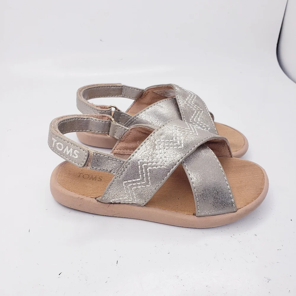 Toms Desert Taupe Shimmer Faux Leather Tiny Viv Sandals Girls Toddler Size 8
